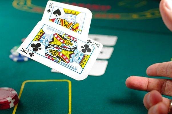 Wie spielt man Poker: Was sind die beliebtesten Strategien im Spiel?